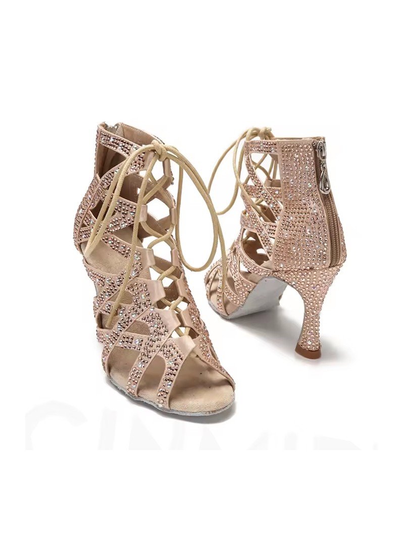 Stivale Heels con fasce incrociate e strass